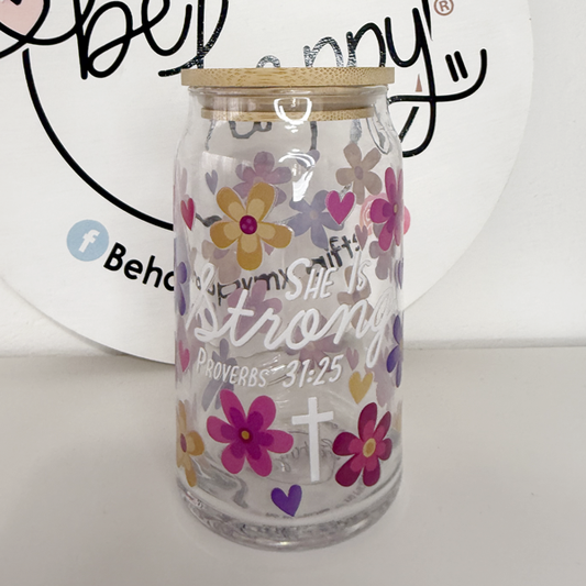 Vaso de vidrio de 16 oz She is Strong